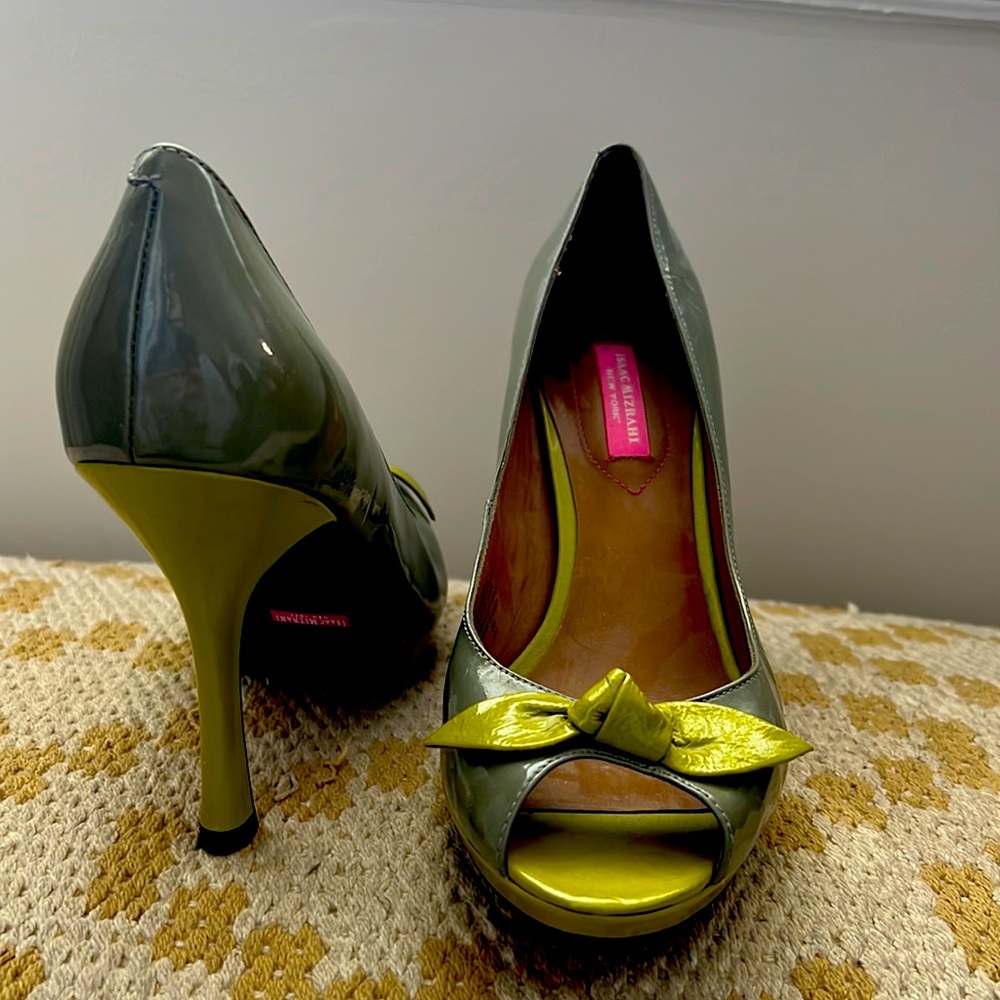 Two-tone Isaac Mizrahi open toe heels size 9
